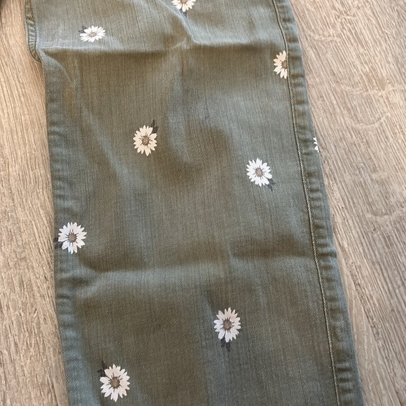 Girls Abercrombie jeans - Picture 3 of 6